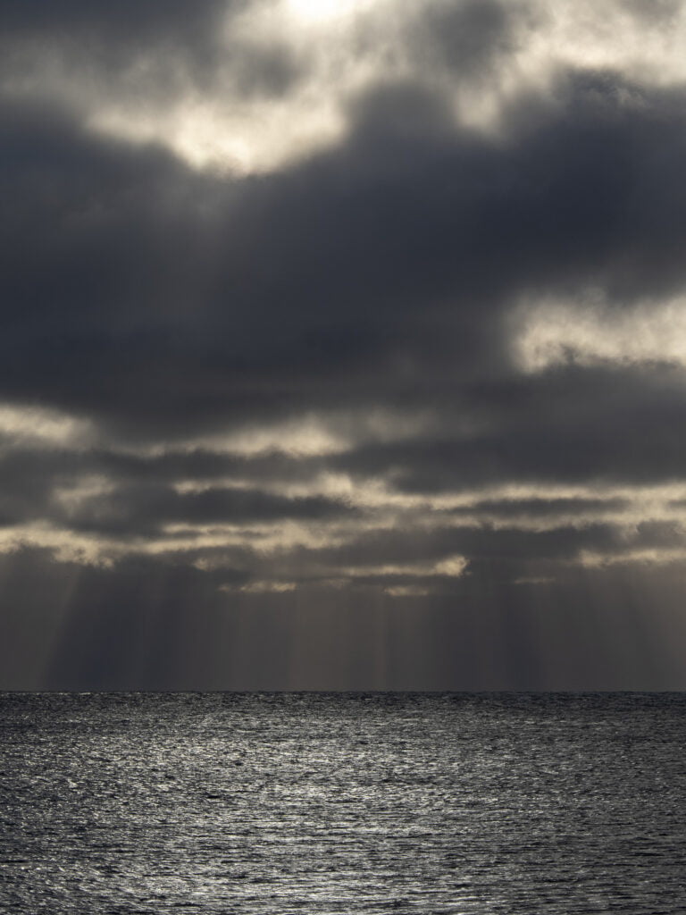 Sólstafir, grátóna mynd